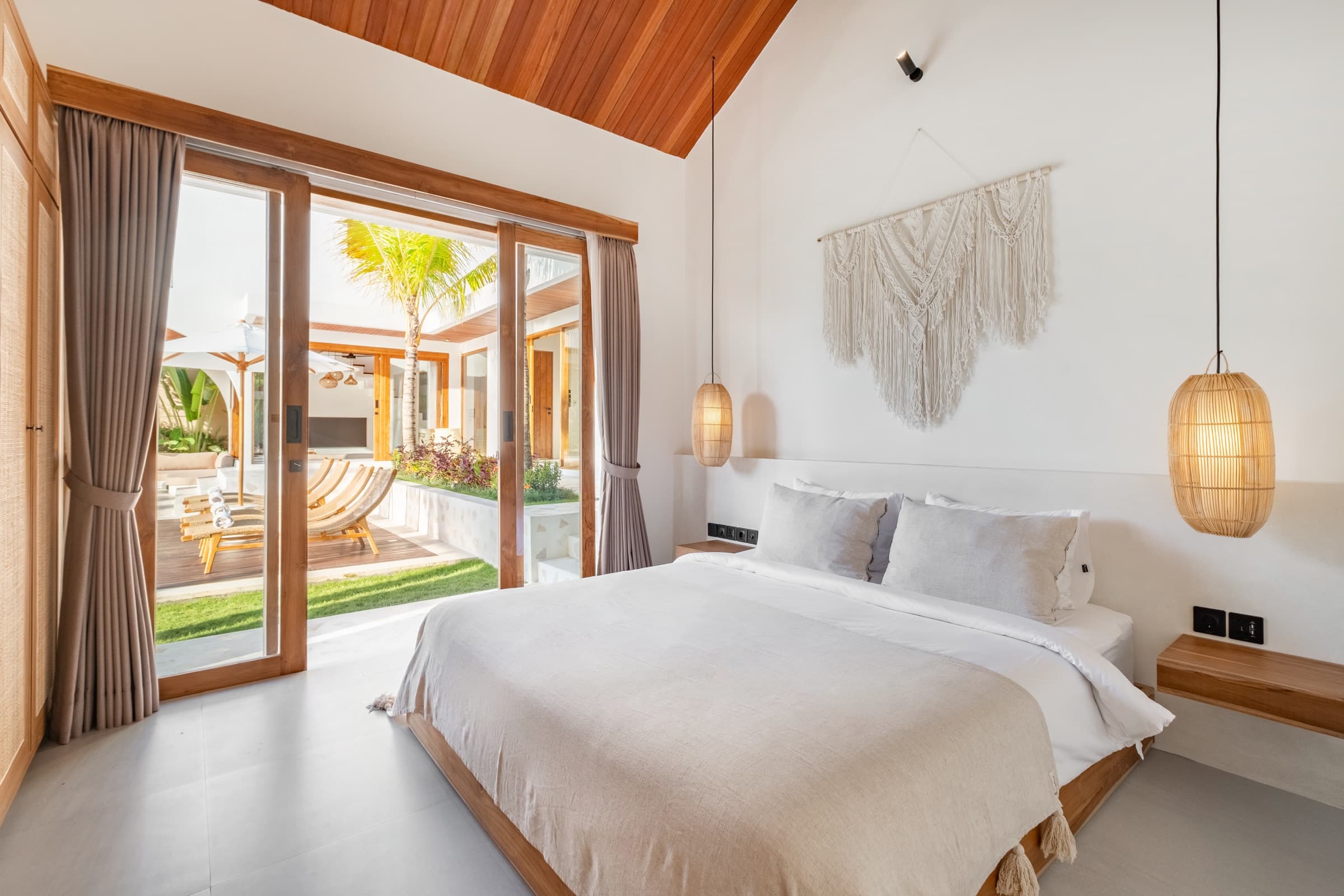 Guest bedroom at Villa Vayu with large bed